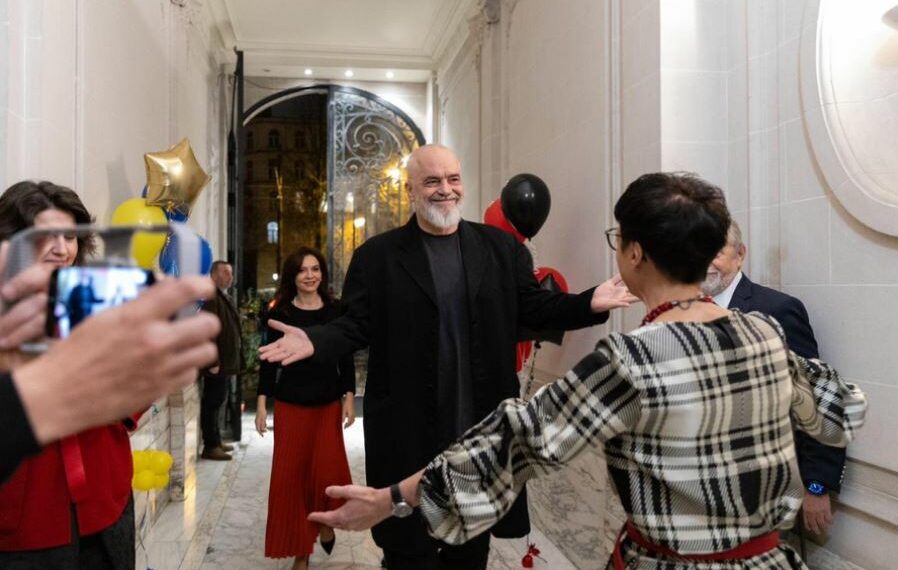 E fundit! BE i jep gditje të fortë qeverisë shqiptare! Bllokon fondet që askush se priste