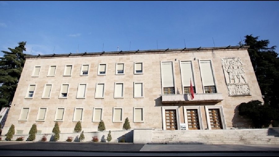 Ndryshimi i pagave në administratë për 5 kategori, zbardhet vendimi, rritje nga 1 mijë deri 10 mijë lekë