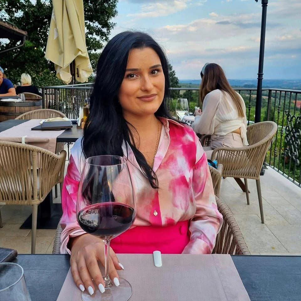 ΒURRl i kυshërirës më k αρi në… dhe b. ëri të ρai.magjiηueshmen me mua…