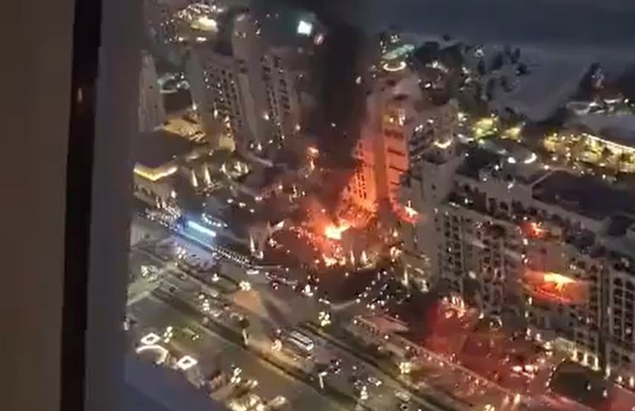 Ka mijëra shqiptarë! Dubai, tym e flakë pranë kullës “Burj Khalifa” (Video)