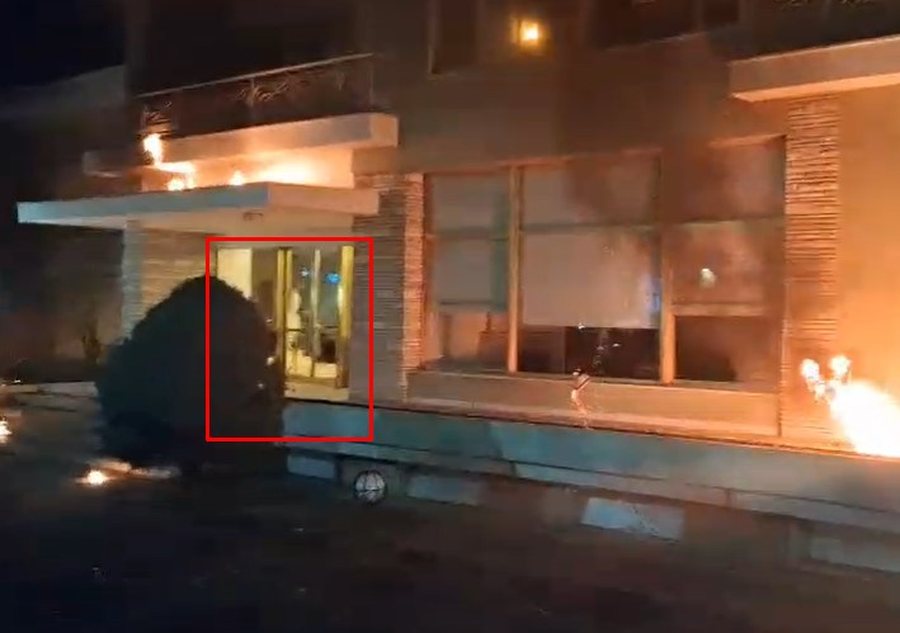 Artistët e famshëm ngelën të bllokuar në vilën e Enver Hoxhës, u kapën nga molotovët e PD-së, ja mrekullia si shpëtuan (emrat)