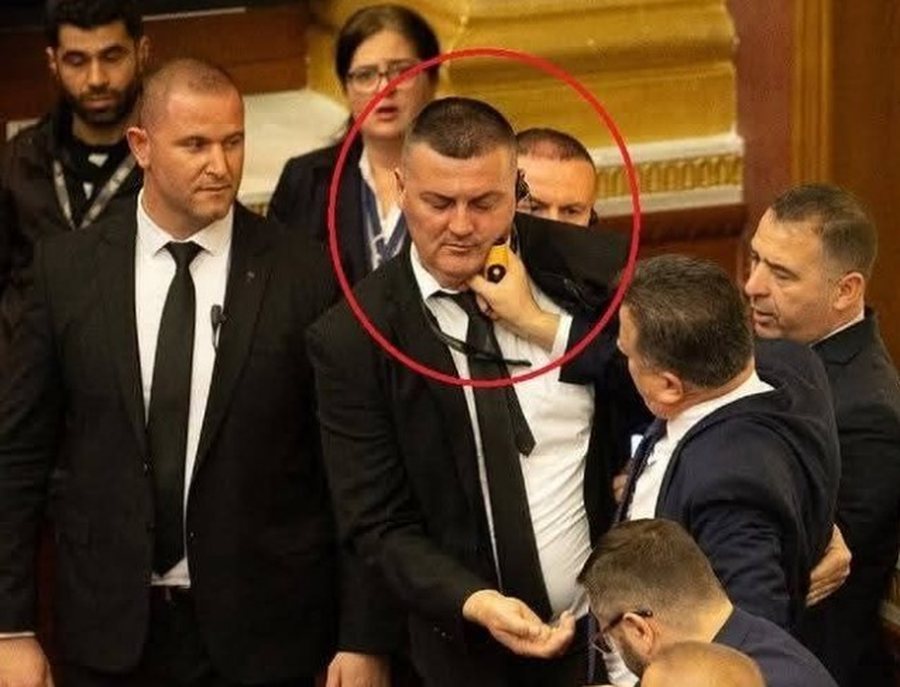 Po je burrë guxo dhe…! Flamur Noka i vendosi grushtin në fyt, Ilir Kulla zbulon kush është gardisti: Malësor i cili ka