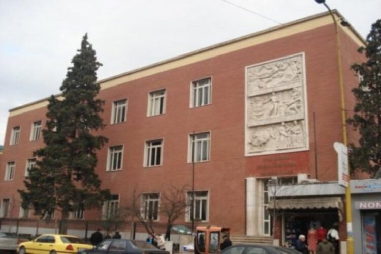‘’Më kapi për fyti”/ Sherr mes mjekëve në Tiranë, kryeinfermierja kallëzon gjinekologun