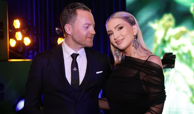 Janë ndarë apo jo? Arbri ‘zbuIon’ raportin e Sarës dhe Ledion Liços /Pamje