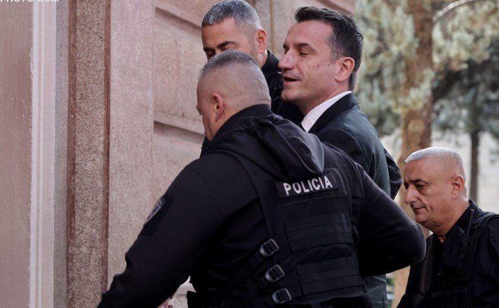 Erion Veliaj transferohet në spitaI