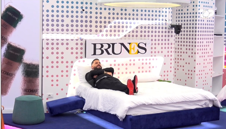 “U kujdes që të ishte i neveritshëm deri në fund”, veprimi që bëri Miri në finale me krevatin, nuk u prit mirë nga publiku (Video)