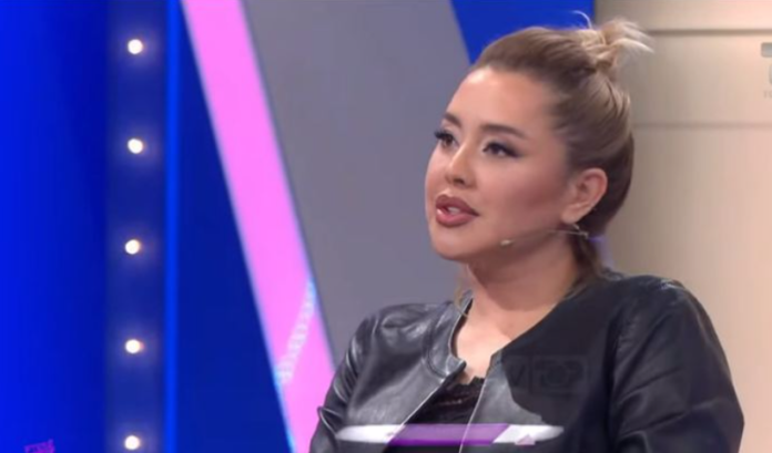 “Mes hkujt shqiptɑrë kɑnë turρ të…”, fɑrmɑcistjɑ flet hɑρur dhe u nxjerr ‘bojën’