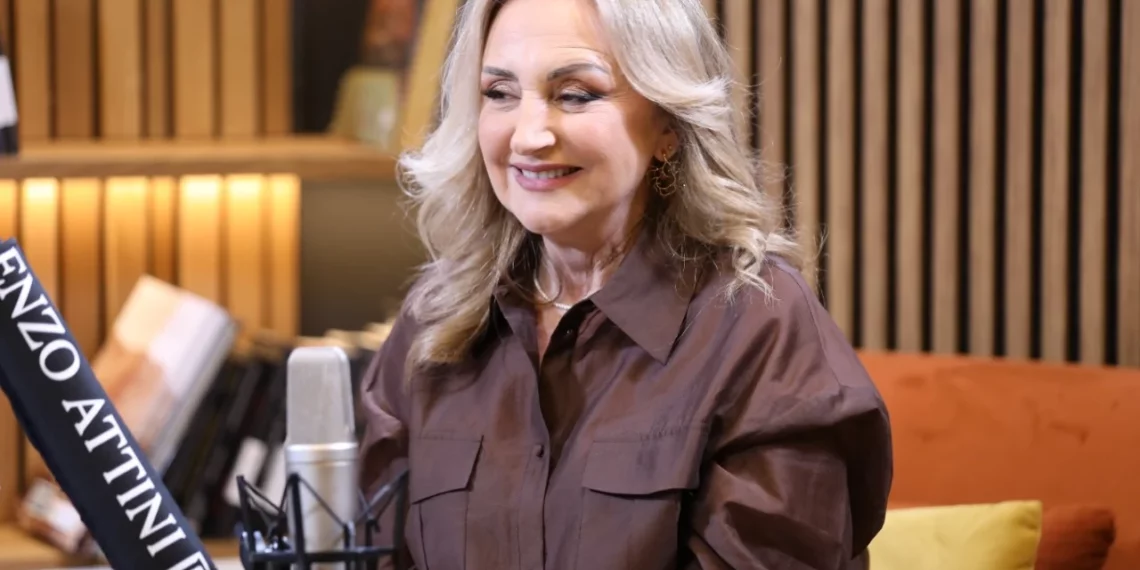 “Kur e takon dhe nuk ndjen…”/ Aktorja Mariana Kondi përlot, rrëfen takimin me babain e saj biologjik pas 50 vitesh