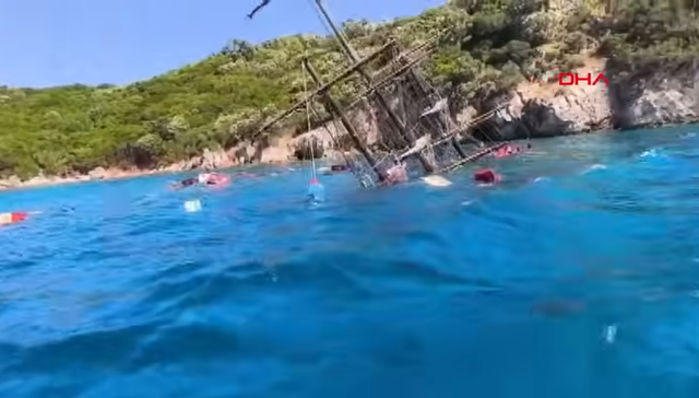 VIDEO/ Momente t merri! Mbytet anija turistike me 148 pasagjerë në bord, mes tyre edhe fëmijë