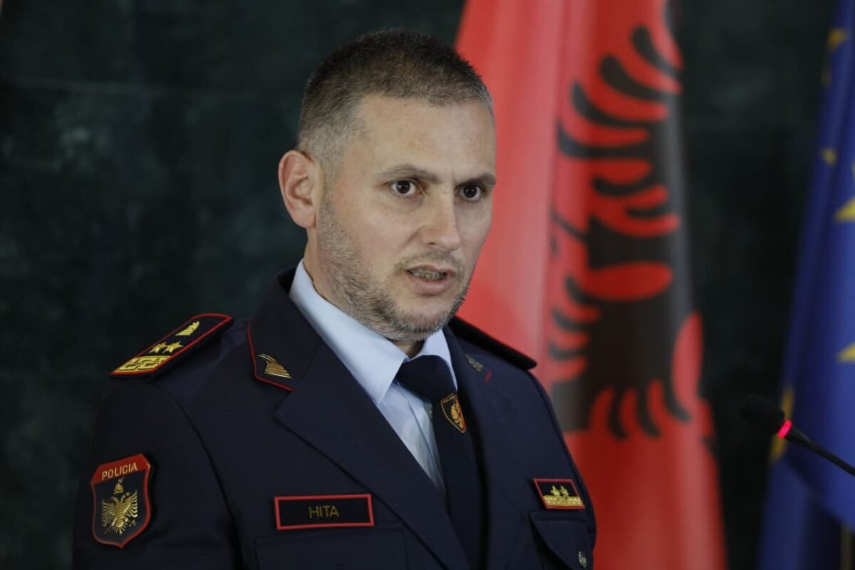 I cilësuar si një nga njerëzit më besnik të Ilir Prodës, kryepoIici Skënder Hita përjashton nga detyra Uljan Shpatarakun: Nuk paraqitej në punë