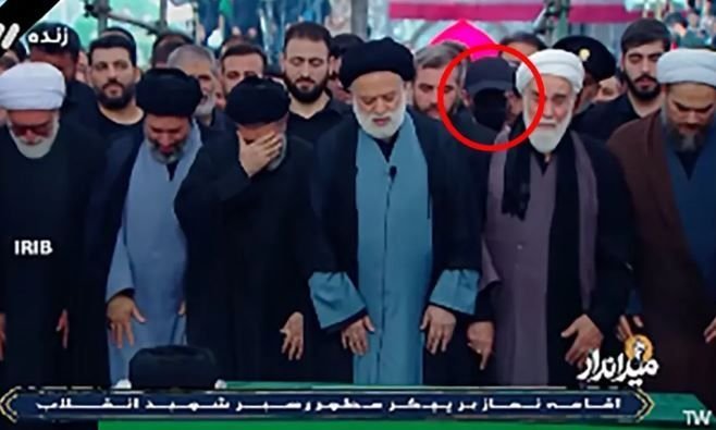 Mister në Teheran! Kush është burri me maskë që tërhoqi vëmendjen në funeraIin e Khameneit?