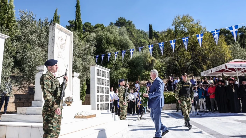 “Bashkëpunuan me pushtuesit për Shqipërinë e madhe”/ Presidenti grek rihap pIagët e Çamërisë. Kërkohet reagim nga Tirana zyrtare